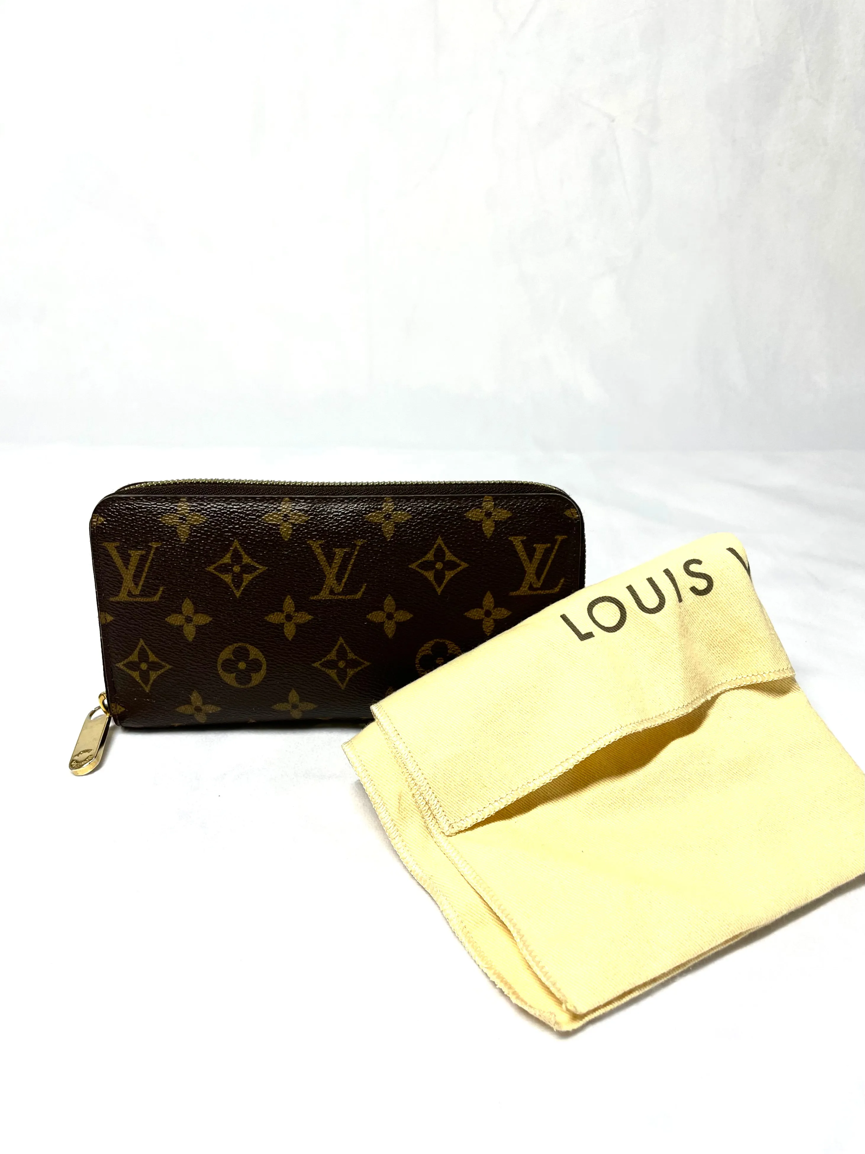 LV Zippy Wallet *brand new*