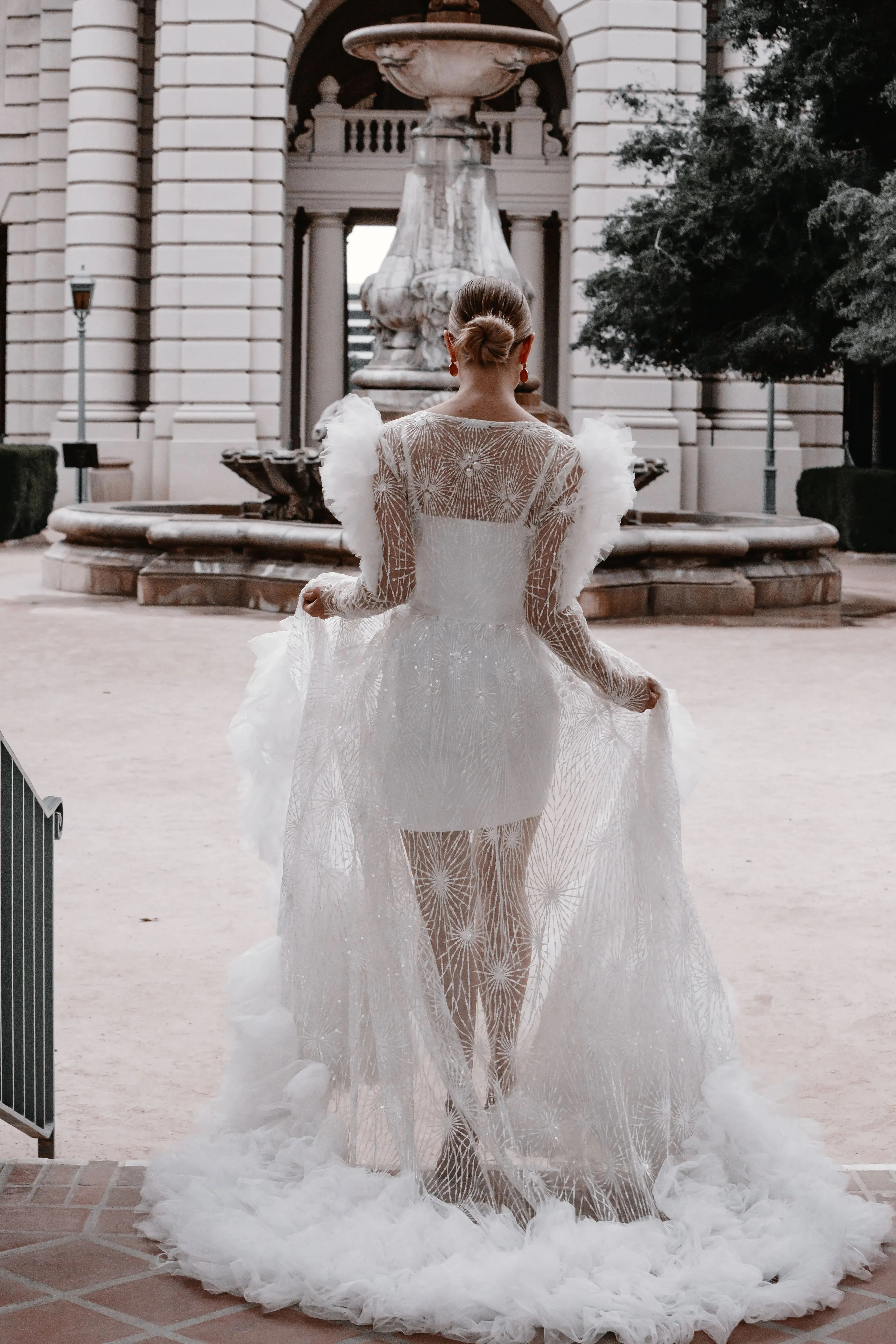 VIVIANA Shiny bridal robe with puffy sleeves