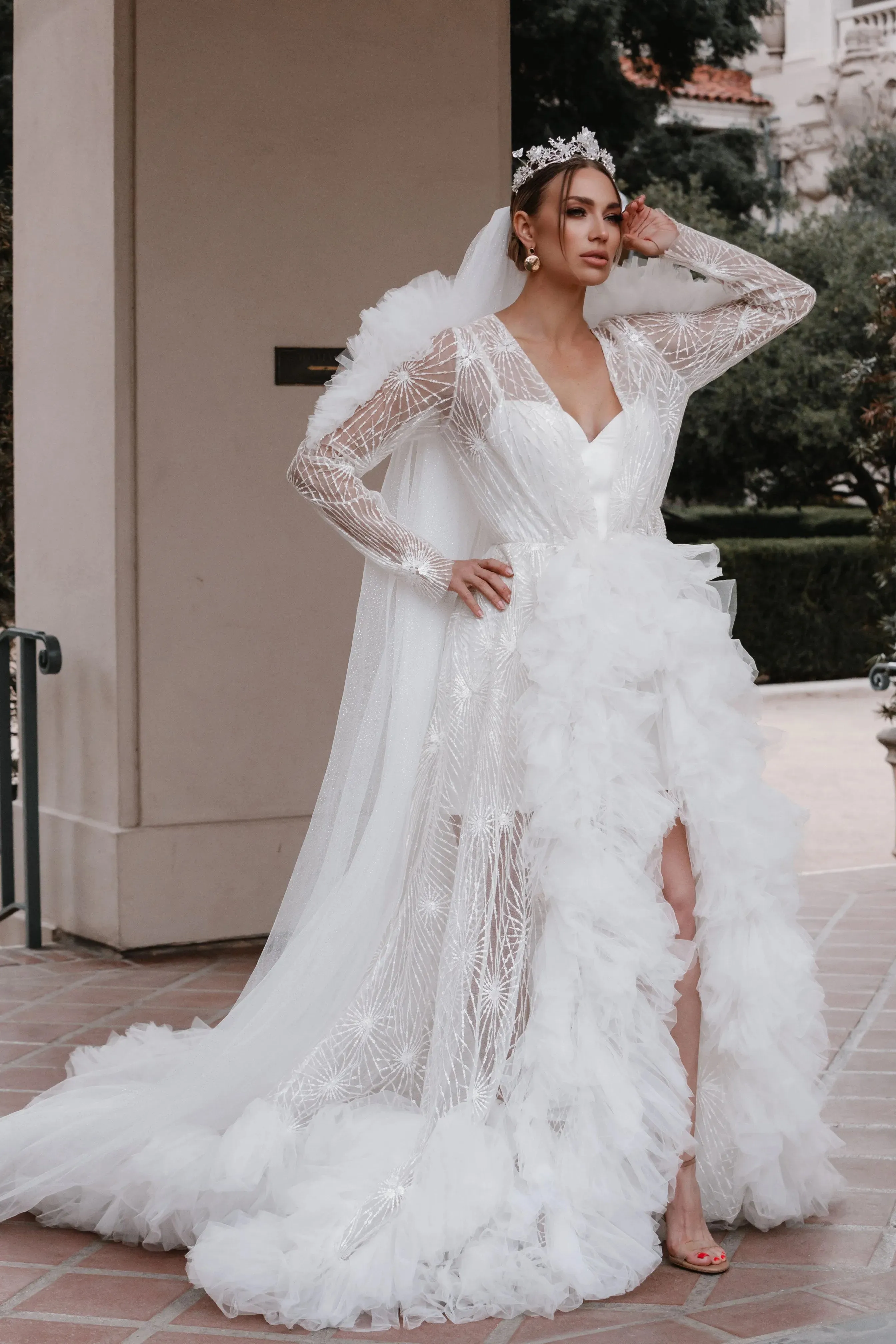 VIVIANA Shiny bridal robe with puffy sleeves